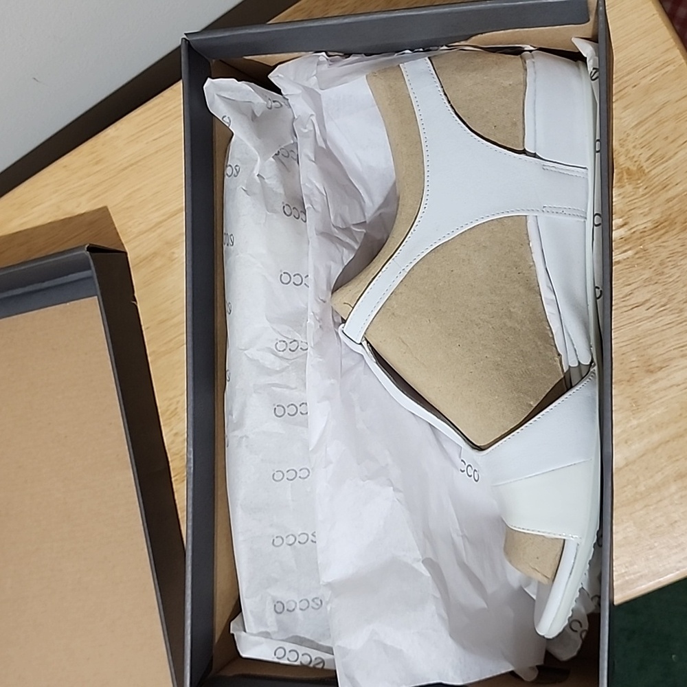 Sz 10 White Ecco Touch 25 S White Leather sandal